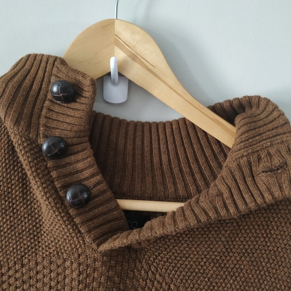 🤍Knit sweater with button detail - Picture 1 of 3